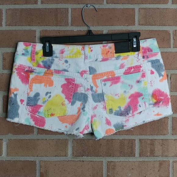 Formula | Colorful Paint Splattered White Shorts - Picture 3 of 4